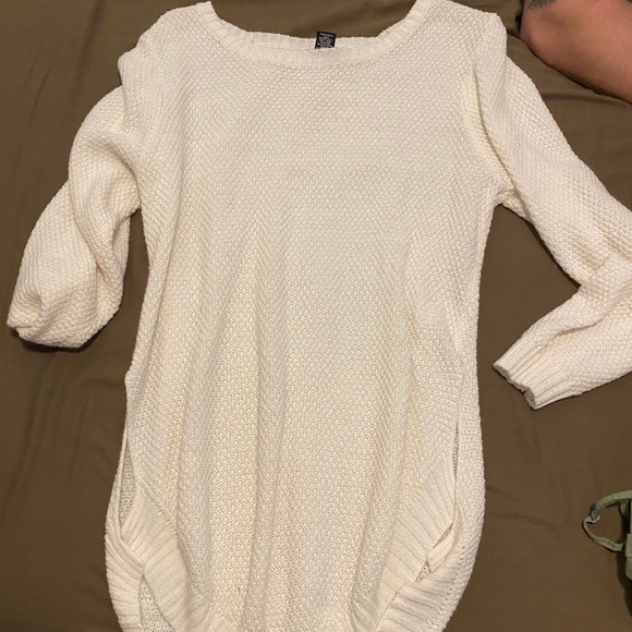Cream Sweater - Picture 1 of 1